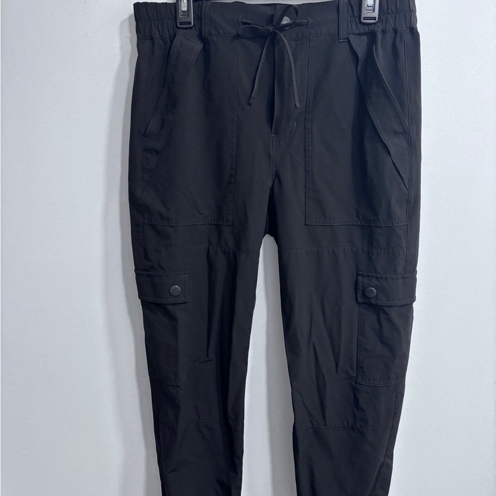 CAbi Women's black cargo joggers